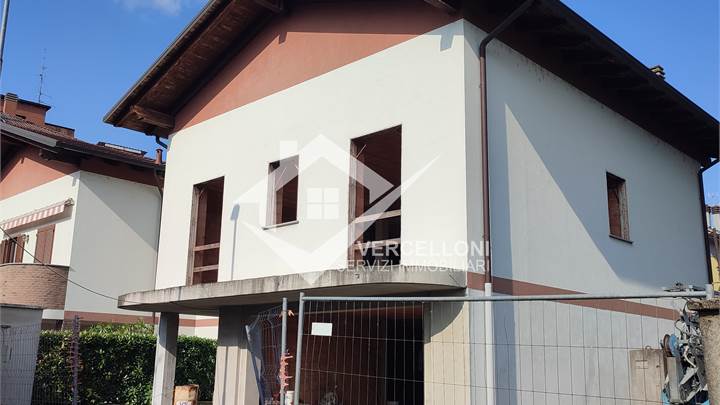 VILLA  IN COSTRUZIONE