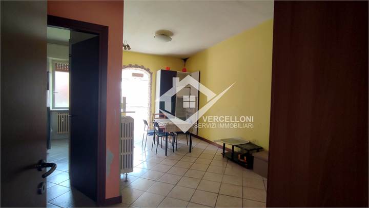 VENDESI AMPIO BILOCALE + CANTINA
