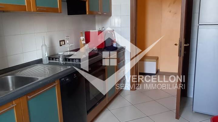 VENDIESI TRE LOCALI + SERVZI CON MANSARDA