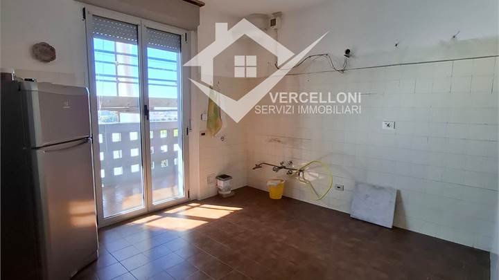 TRE LOCALI PIU' SERVIZI CANTINA  E BOX