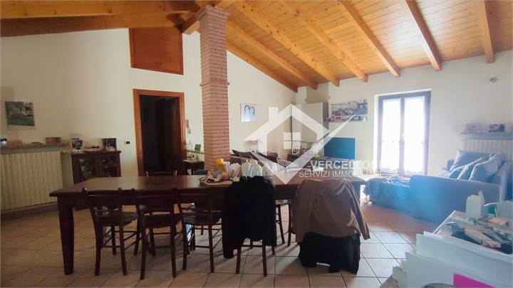 QUATTRO LOCALI  DOPPI SERVIZI E BOX RISTRUTTURATO