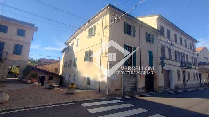 VENDESI APPARTAMENTO