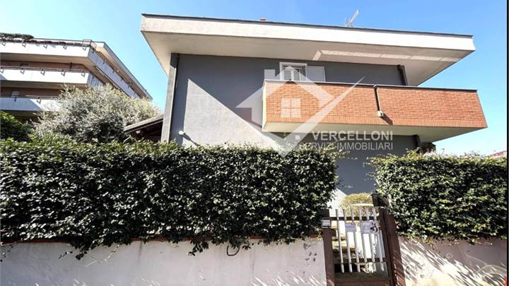 VENDESI VILLA BINATA  CON TERRAZZO E DOPPIO BOX