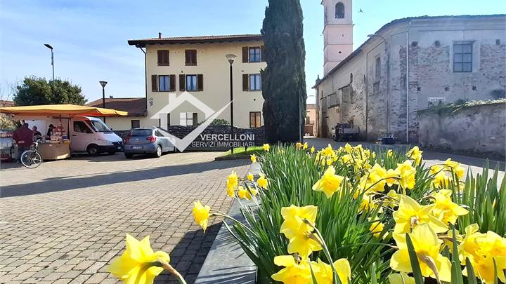 BILOCALE+SERVIZI CON POSTO AUTO 