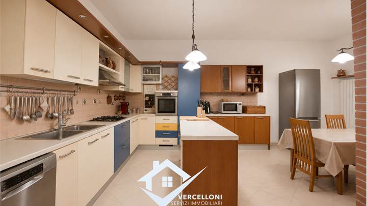   VILLA :  3 Loc + 3 bagni +Locale Sgombero 