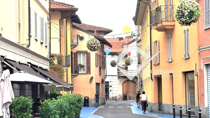  3  LOC. + SERVIZI +BOX E GIARDINO 